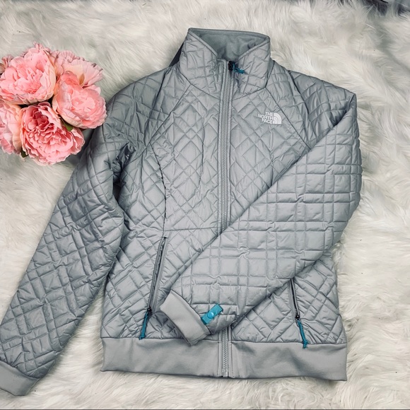 Like New Light Gray North Face Jacket - Picture 2 of 5